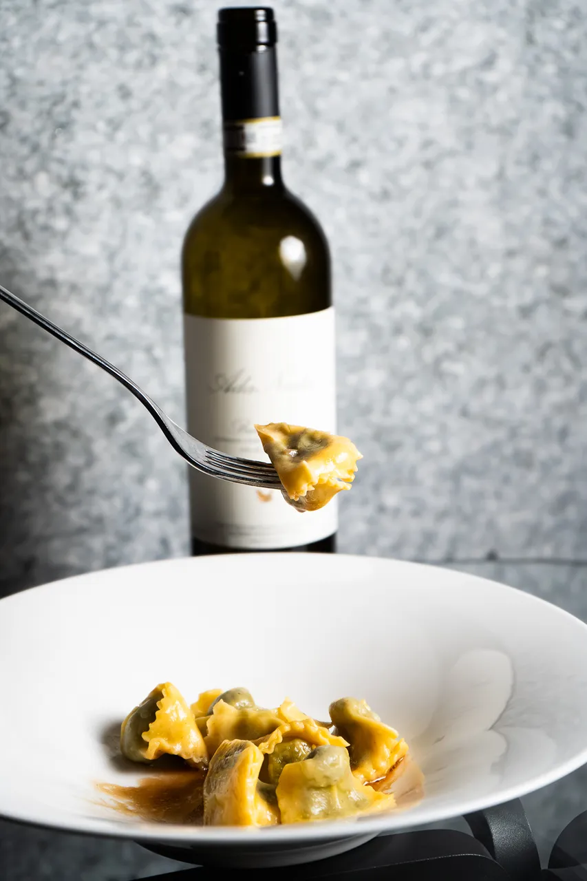 Otium - pranzo piatto_agnolotti e vino